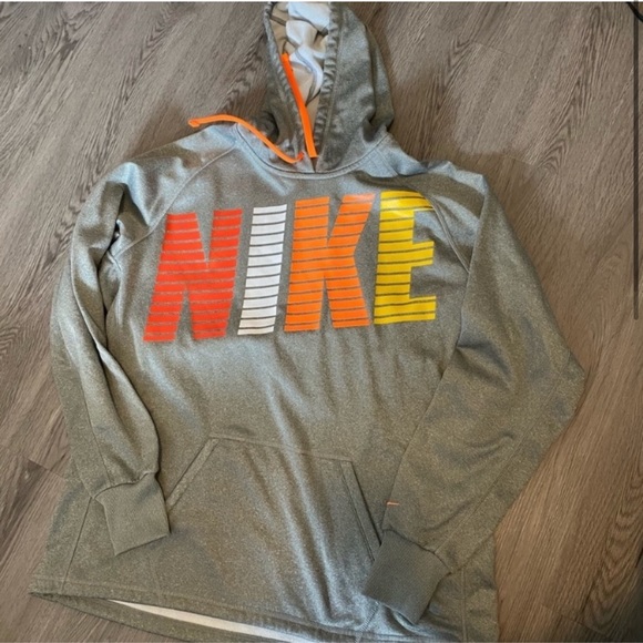 Nike Tops - 💕Nike Therma-Fit Hoodie💕